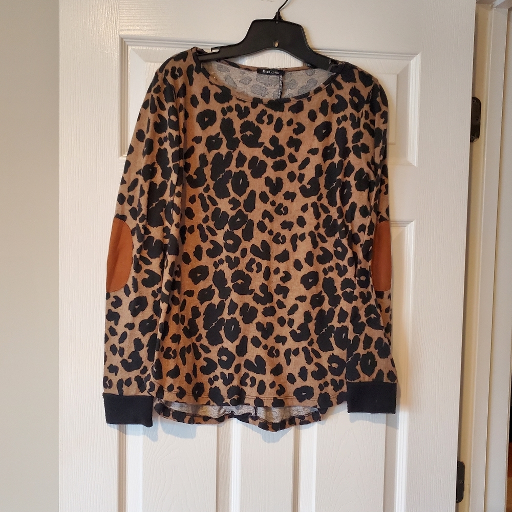 Pink Clover leopard print top‎